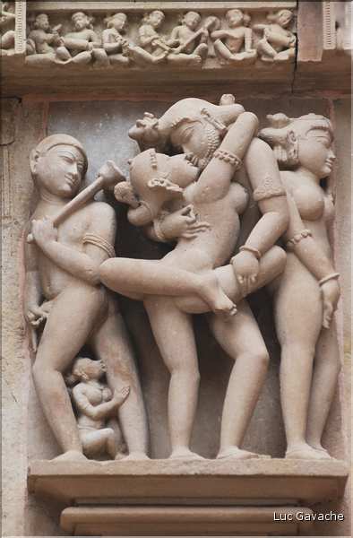 Le temple de Lakshmana qui fut érigé en 954, est également dédié à Shiva. Khajuraho. (32)