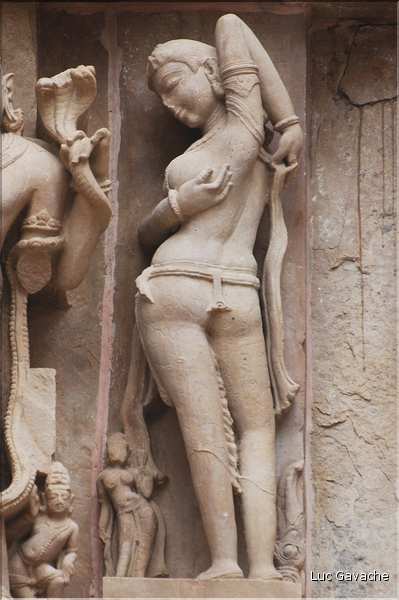 Le temple de Lakshmana qui fut érigé en 954, est également dédié à Shiva. Khajuraho. (33)
