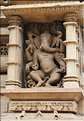 Le temple de Lakshmana qui fut érigé en 954, est également dédié à Shiva. Khajuraho. (41)