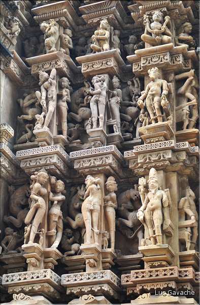 Khajuraho abrite également des temples Jans qui ont été réalisés entre le X et le XI ème siècle. (4)