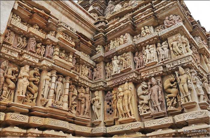 Khajuraho abrite également des temples Jans qui ont été réalisés entre le X et le XI ème siècle. (17)