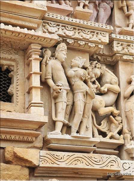 Khajuraho abrite également des temples Jans qui ont été réalisés entre le X et le XI ème siècle. (22)