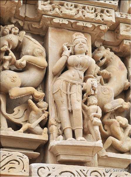 Khajuraho abrite également des temples Jans qui ont été réalisés entre le X et le XI ème siècle. (23)