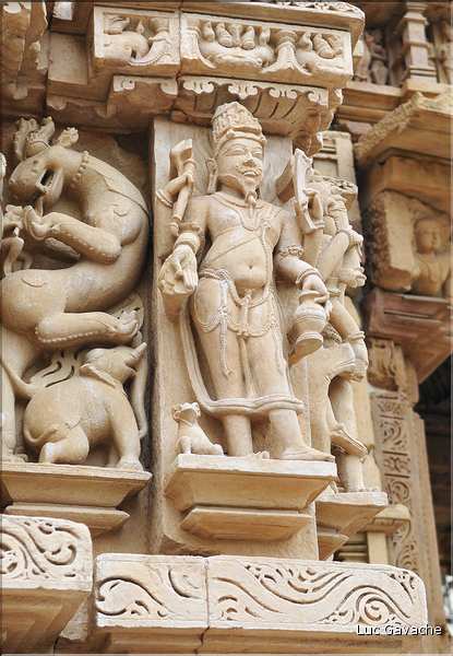 Khajuraho abrite également des temples Jans qui ont été réalisés entre le X et le XI ème siècle. (26)