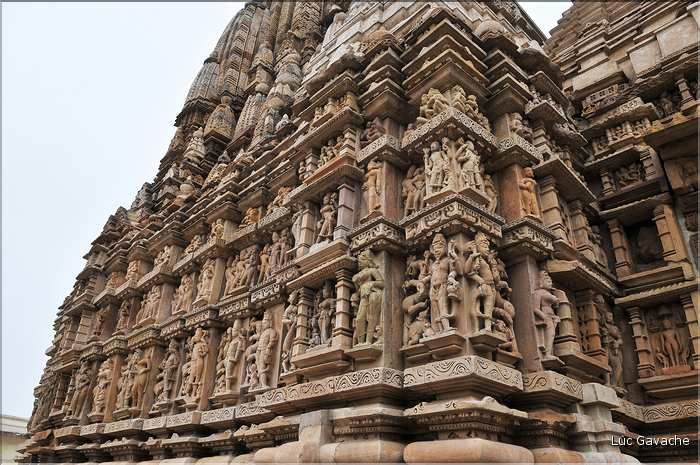 Khajuraho abrite également des temples Jans qui ont été réalisés entre le X et le XI ème siècle. (28)