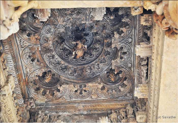 Khajuraho abrite également des temples Jans qui ont été réalisés entre le X et le XI ème siècle. (29)