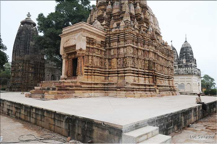 Khajuraho abrite également des temples Jans qui ont été réalisés entre le X et le XI ème siècle. (30)