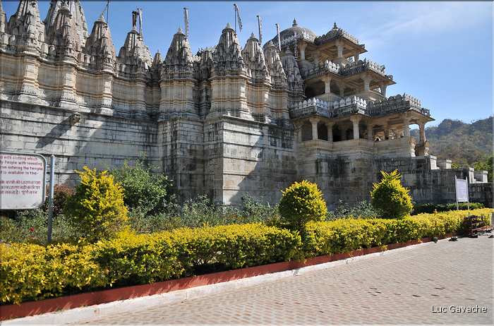 Le magnifique temple Jans d'Adinath  de Ranakpur - XV ème Siècle- se situe au Nord de la ville de D'Udapur. (7)