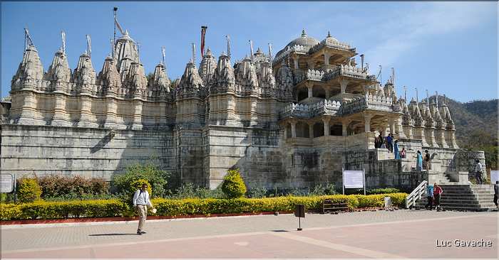 Le magnifique temple Jans d'Adinath  de Ranakpur - XV ème Siècle- se situe au Nord de la ville de D'Udapur. (8)