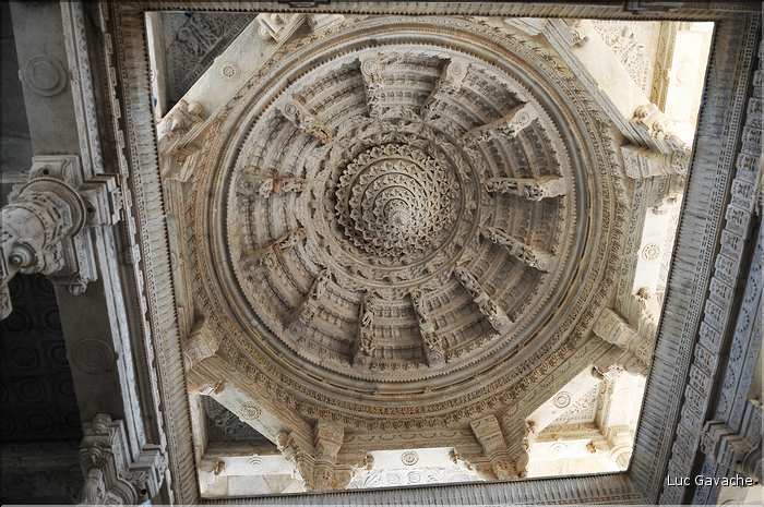 Le magnifique temple Jans d'Adinath  de Ranakpur - XV ème Siècle- se situe au Nord de la ville de D'Udapur. (10)