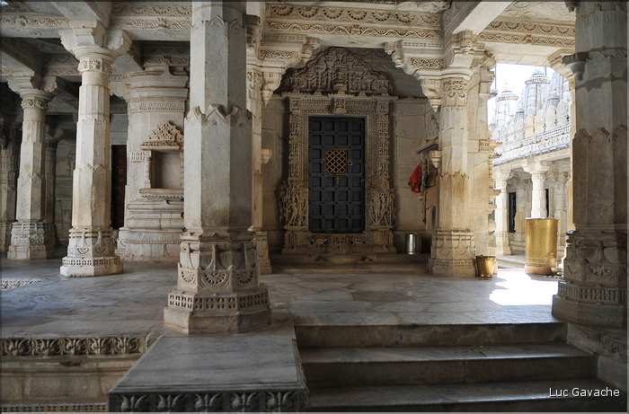 Le magnifique temple Jans d'Adinath  de Ranakpur - XV ème Siècle- se situe au Nord de la ville de D'Udapur. (14)