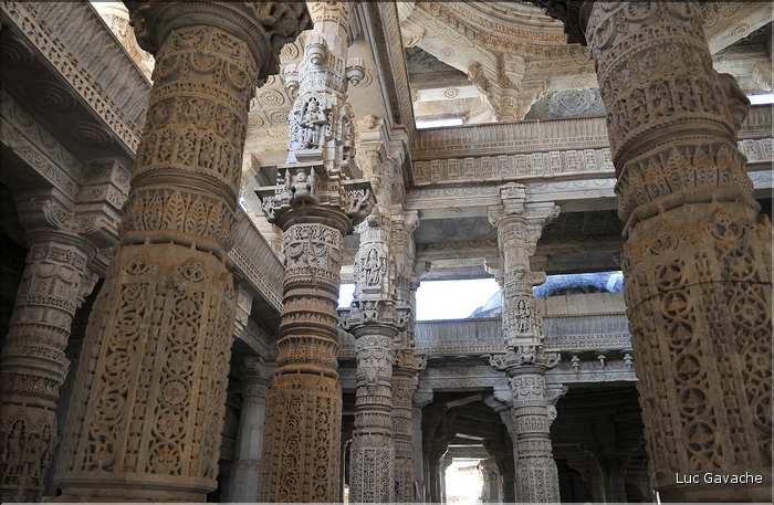Le magnifique temple Jans d'Adinath  de Ranakpur - XV ème Siècle- se situe au Nord de la ville de D'Udapur. (15)