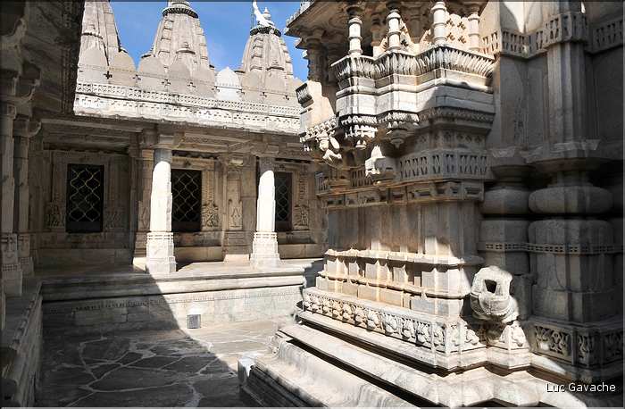 Le magnifique temple Jans d'Adinath  de Ranakpur - XV ème Siècle- se situe au Nord de la ville de D'Udapur. (18)