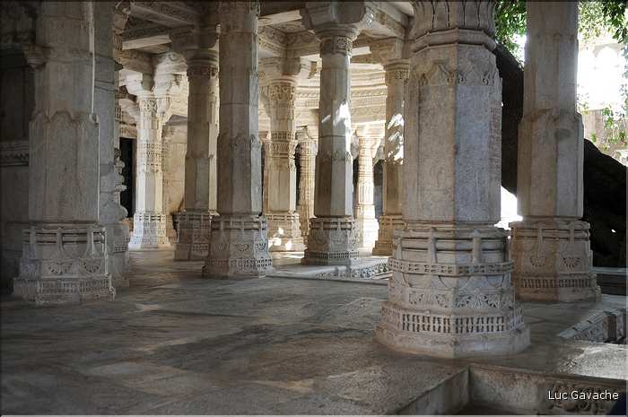 Le magnifique temple Jans d'Adinath  de Ranakpur - XV ème Siècle- se situe au Nord de la ville de D'Udapur. (19)