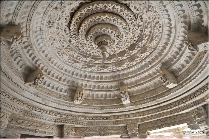Le magnifique temple Jans d'Adinath  de Ranakpur - XV ème Siècle- se situe au Nord de la ville de D'Udapur. (22)
