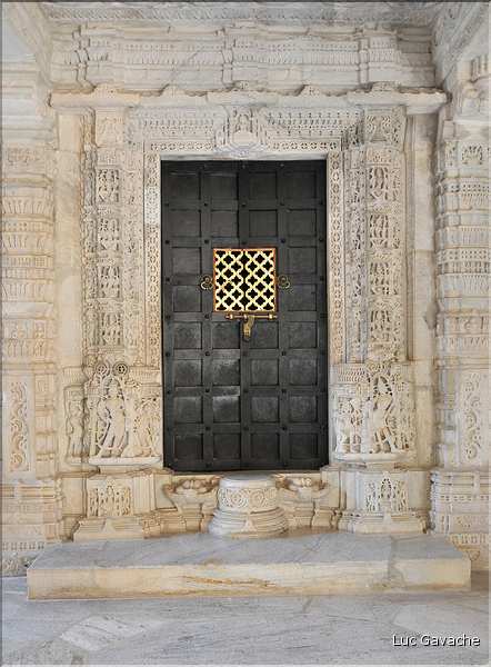 Le magnifique temple Jans d'Adinath  de Ranakpur - XV ème Siècle- se situe au Nord de la ville de D'Udapur. (23)