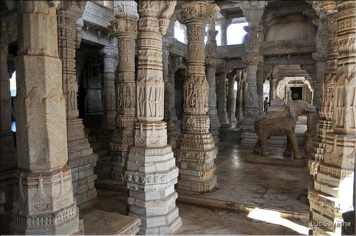 Le magnifique temple Jans d'Adinath  de Ranakpur - XV ème Siècle- se situe au Nord de la ville de D'Udapur. (25)