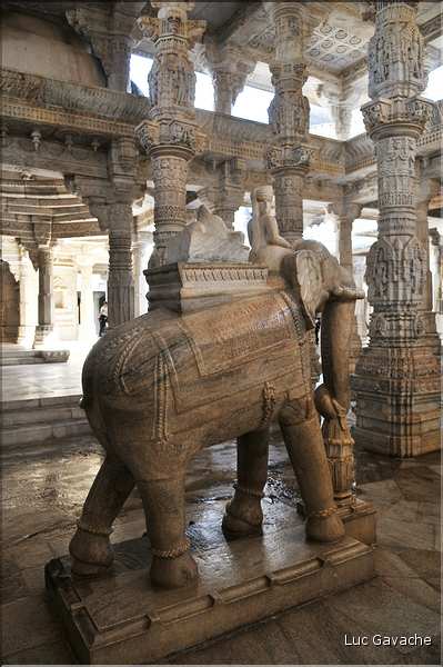 Le magnifique temple Jans d'Adinath  de Ranakpur - XV ème Siècle- se situe au Nord de la ville de D'Udapur. (28)