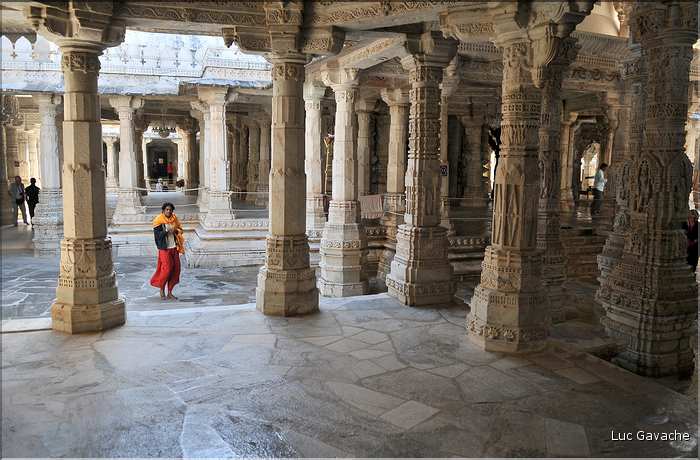 Le magnifique temple Jans d'Adinath  de Ranakpur - XV ème Siècle- se situe au Nord de la ville de D'Udapur. (31)