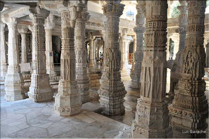 Le magnifique temple Jans d'Adinath  de Ranakpur - XV ème Siècle- se situe au Nord de la ville de D'Udapur. (32)