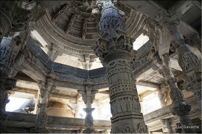 Le magnifique temple Jans d'Adinath  de Ranakpur - XV ème Siècle- se situe au Nord de la ville de D'Udapur. (33)