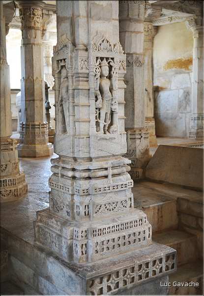 Le magnifique temple Jans d'Adinath  de Ranakpur - XV ème Siècle- se situe au Nord de la ville de D'Udapur. (34)