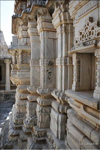 Le magnifique temple Jans d'Adinath  de Ranakpur - XV ème Siècle- se situe au Nord de la ville de D'Udapur. (36)