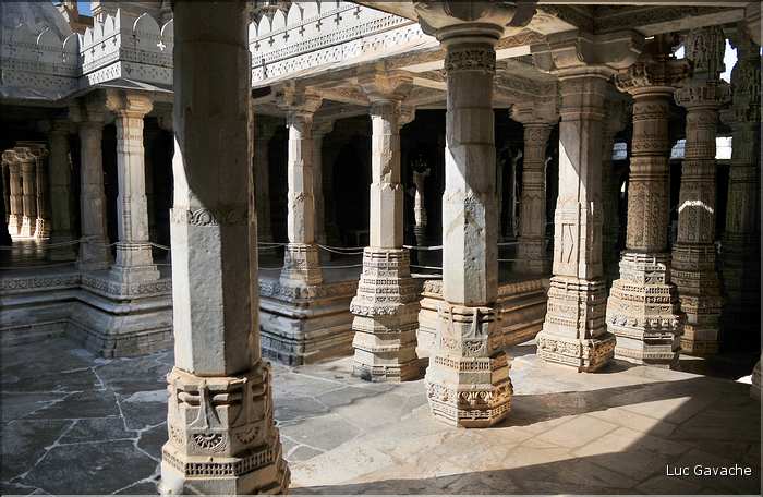 Le magnifique temple Jans d'Adinath  de Ranakpur - XV ème Siècle- se situe au Nord de la ville de D'Udapur. (37)