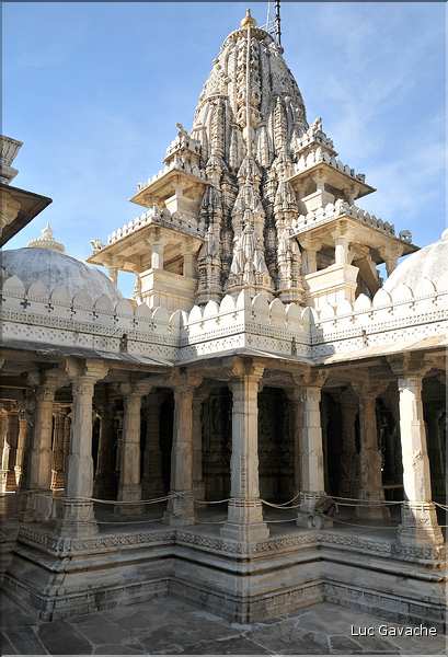 Le magnifique temple Jans d'Adinath  de Ranakpur - XV ème Siècle- se situe au Nord de la ville de D'Udapur. (38)