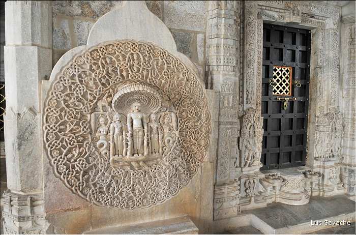 Le magnifique temple Jans d'Adinath  de Ranakpur - XV ème Siècle- se situe au Nord de la ville de D'Udapur. (41)