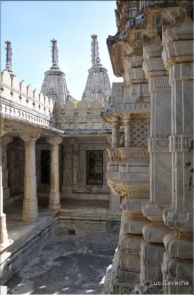 Le magnifique temple Jans d'Adinath  de Ranakpur - XV ème Siècle- se situe au Nord de la ville de D'Udapur. (43)