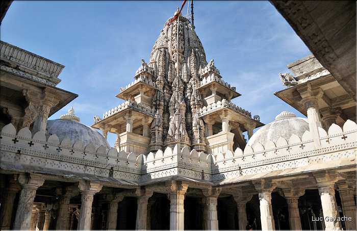 Le magnifique temple Jans d'Adinath  de Ranakpur - XV ème Siècle- se situe au Nord de la ville de D'Udapur. (44)