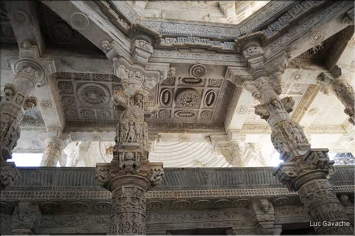 Le magnifique temple Jans d'Adinath  de Ranakpur - XV ème Siècle- se situe au Nord de la ville de D'Udapur. (46)