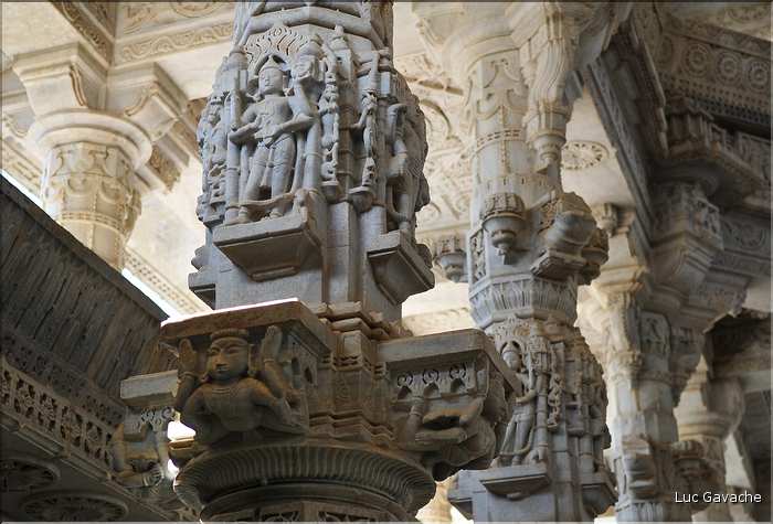 Le magnifique temple Jans d'Adinath  de Ranakpur - XV ème Siècle- se situe au Nord de la ville de D'Udapur. (51)