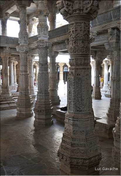Le magnifique temple Jans d'Adinath  de Ranakpur - XV ème Siècle- se situe au Nord de la ville de D'Udapur. (52)