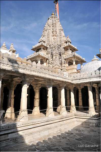 Le magnifique temple Jans d'Adinath  de Ranakpur - XV ème Siècle- se situe au Nord de la ville de D'Udapur. (54)