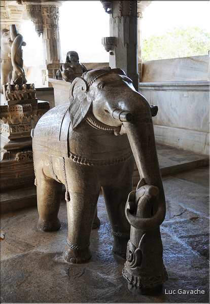 Le magnifique temple Jans d'Adinath  de Ranakpur - XV ème Siècle- se situe au Nord de la ville de D'Udapur. (58)
