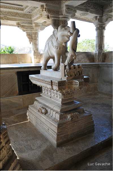 Le magnifique temple Jans d'Adinath  de Ranakpur - XV ème Siècle- se situe au Nord de la ville de D'Udapur. (59)