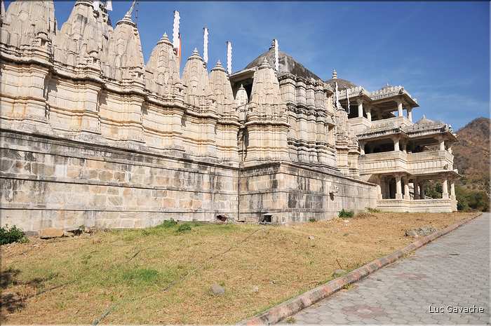 Le magnifique temple Jans d'Adinath  de Ranakpur - XV ème Siècle- se situe au Nord de la ville de D'Udapur. (61)