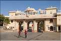 L'immence City Palace d'Udapur, qui commença à être édifié au XVI ème siècle, est toujours partiellement habité par le Maharadja. (14)