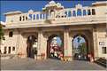 L'immence City Palace d'Udapur, qui commença à être édifié au XVI ème siècle, est toujours partiellement habité par le Maharadja. (16)