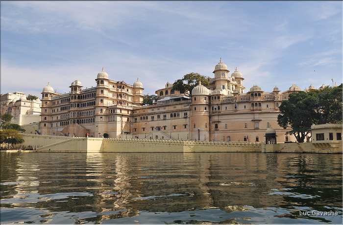 Les palais d'Udapur vue du Lac Pichola. (3)