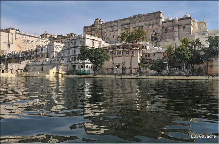 Les palais d'Udaïpur vue du Lac Pichola. (7)