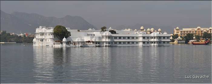 Les palais d'Udapur vue du Lac Pichola. (36)