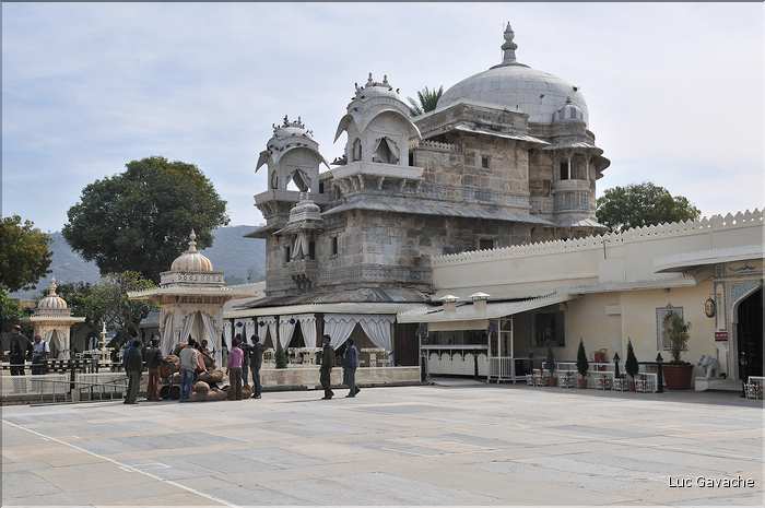 Au coeur du Lac Pichola se trouvent l'île et le palais de Jag Mandir. (4)