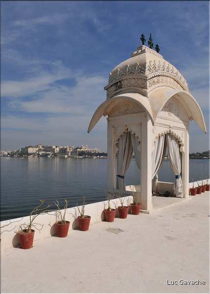 Au coeur du Lac Pichola se trouvent l'île et le palais de Jag Mandir. (9)