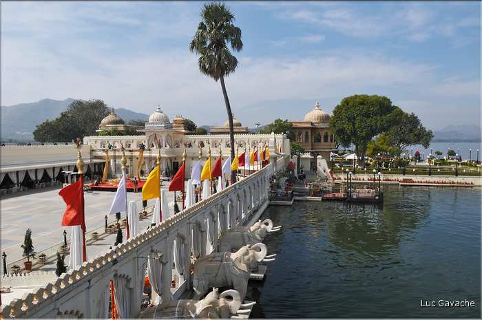 Au coeur du Lac Pichola se trouvent l'île et le palais de Jag Mandir. (11)