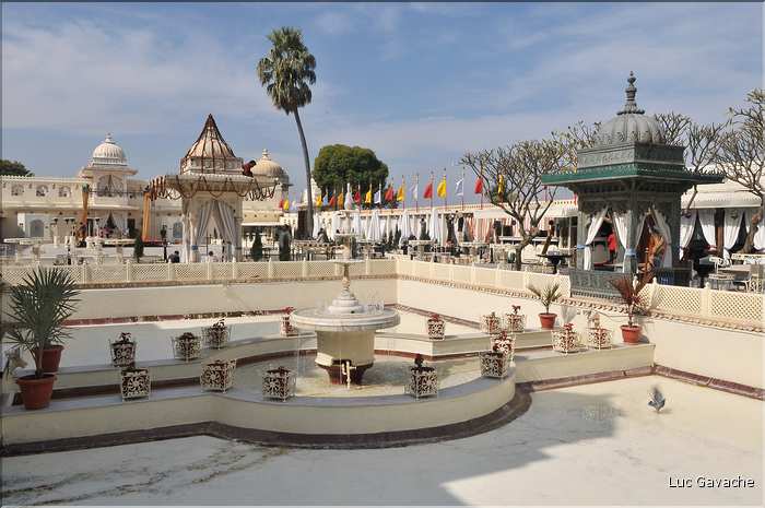 Au coeur du Lac Pichola se trouvent l'île et le palais de Jag Mandir. (14)