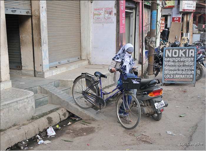 Traversé en Rickshaw du vieux Vanarasi, mieux connu sous le nom de Bénarès. (9)