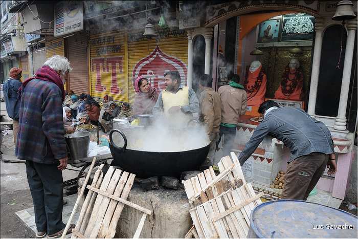 Traversé en Rickshaw du vieux Vanarasi, mieux connu sous le nom de Bénarès. (30)